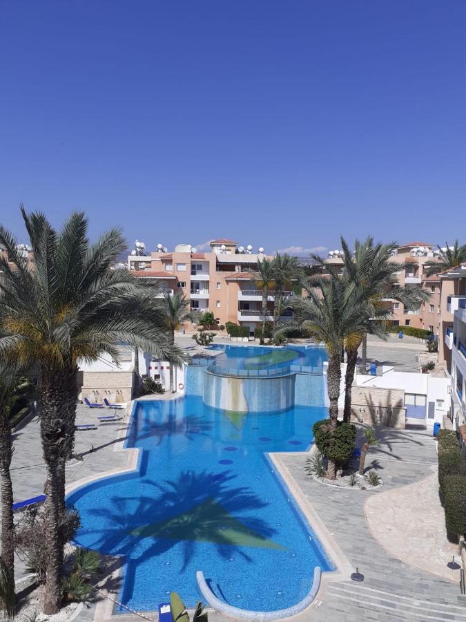 Iris Village Grand Apartment Paphos 外观 照片