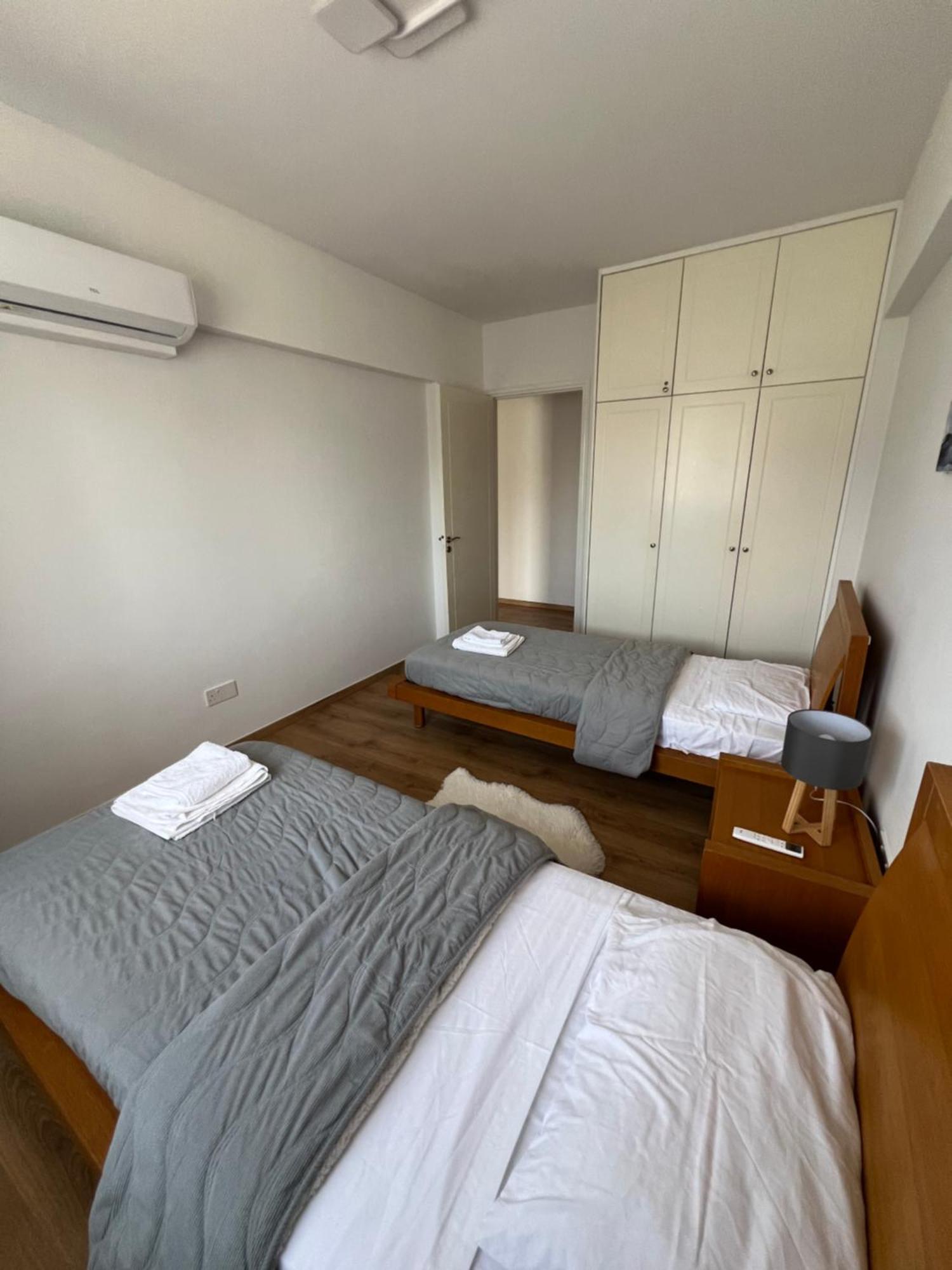 Iris Village Grand Apartment Paphos 外观 照片