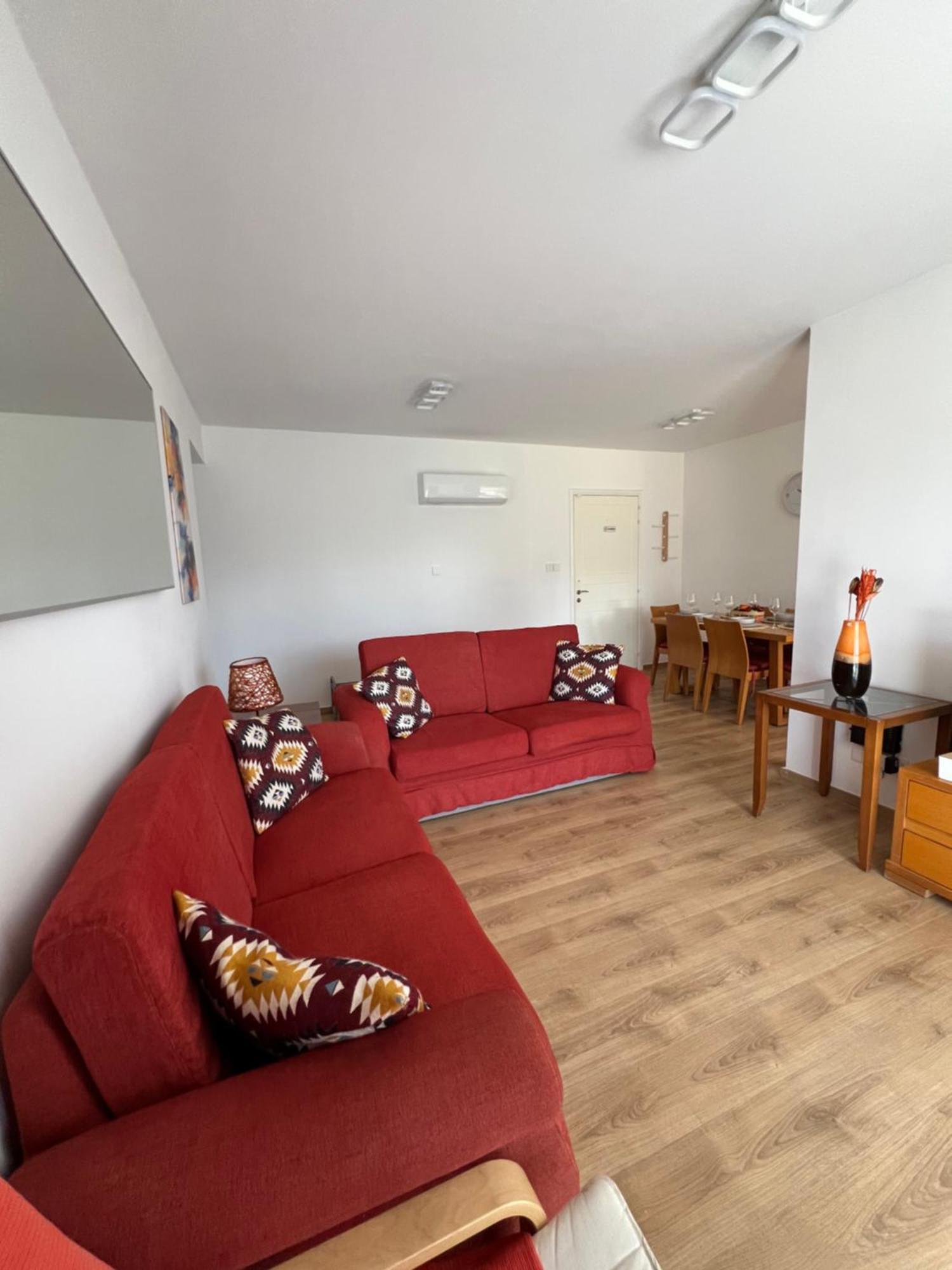 Iris Village Grand Apartment Paphos 外观 照片