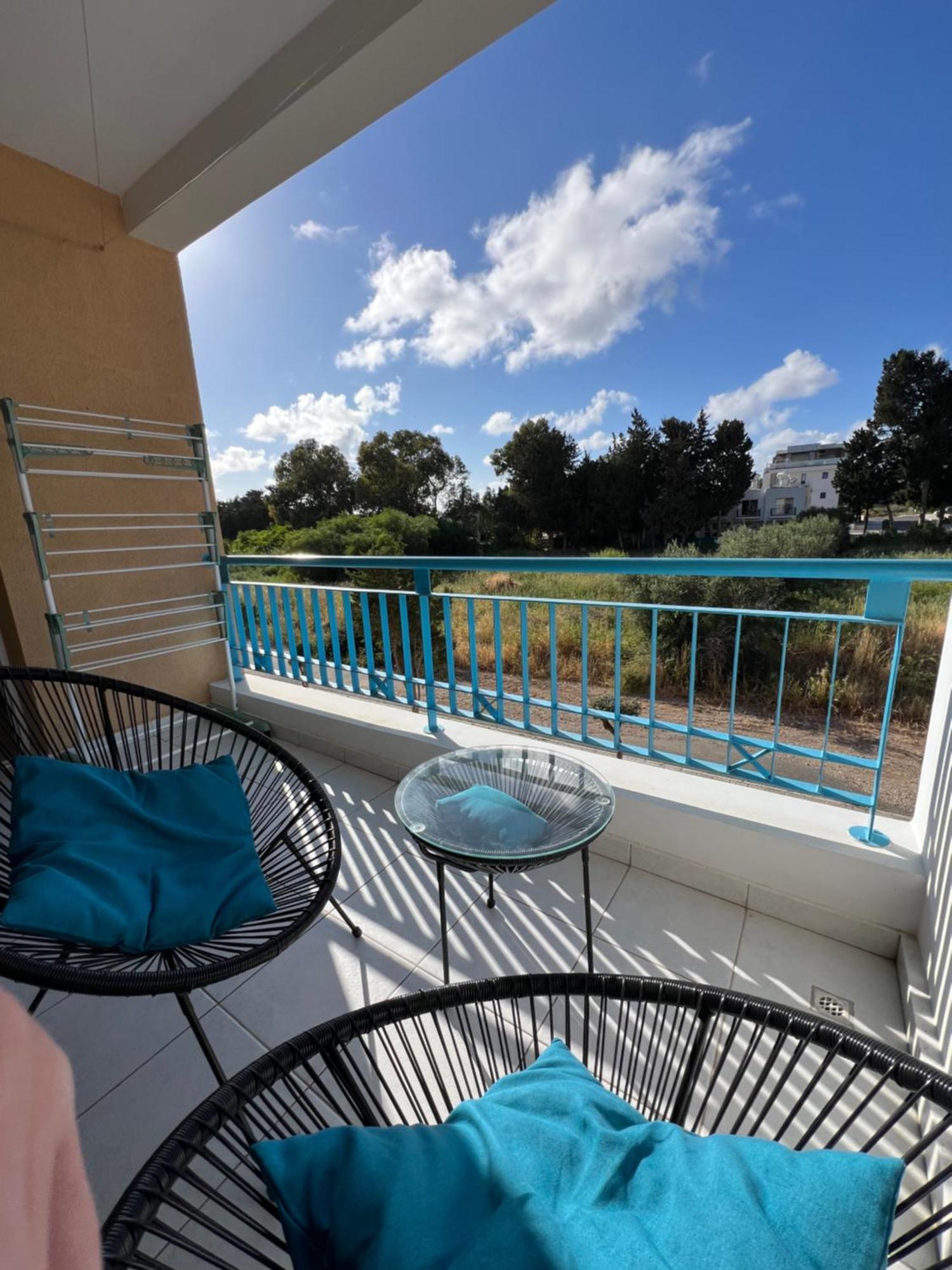 Iris Village Grand Apartment Paphos 外观 照片