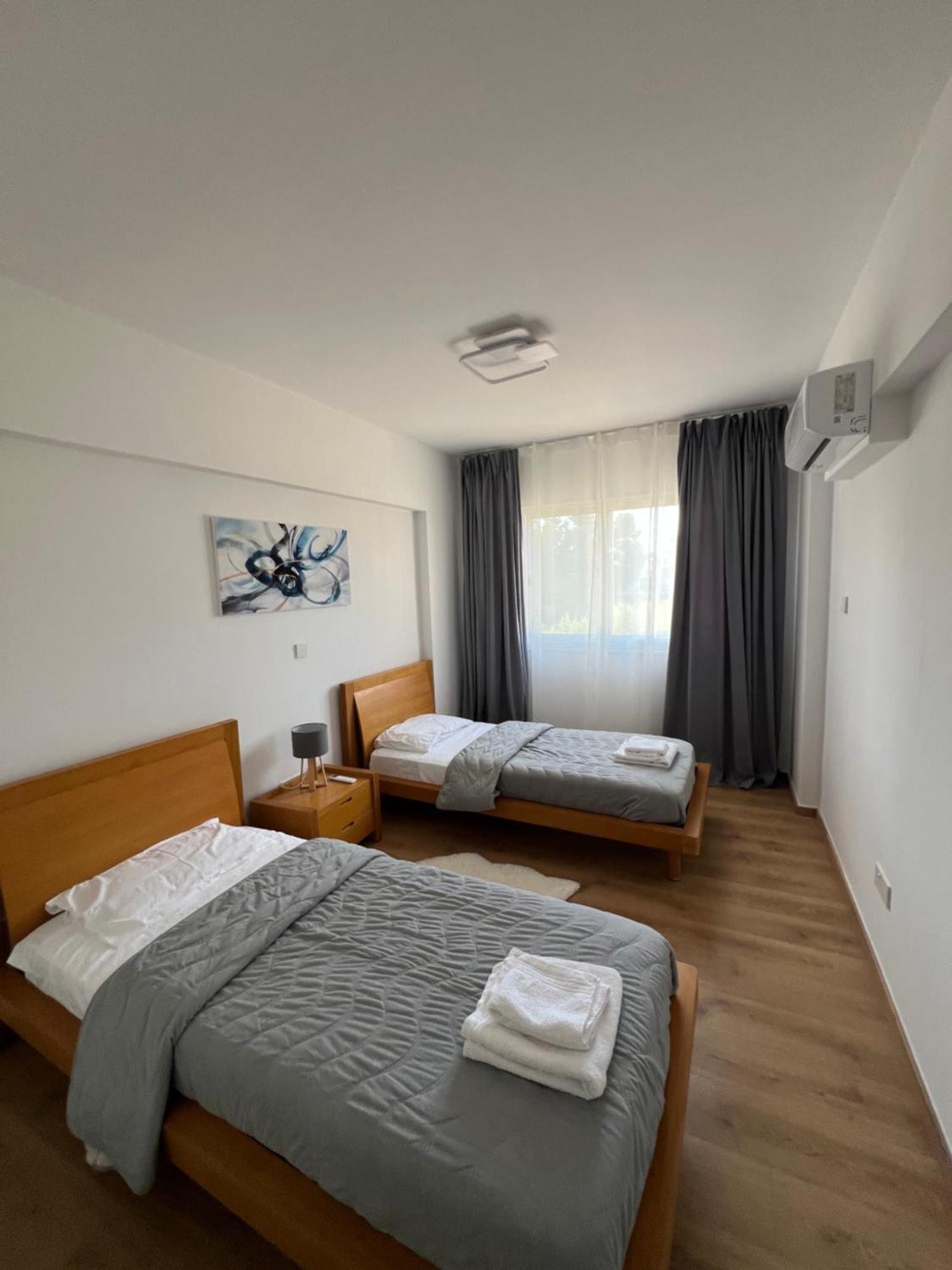 Iris Village Grand Apartment Paphos 外观 照片