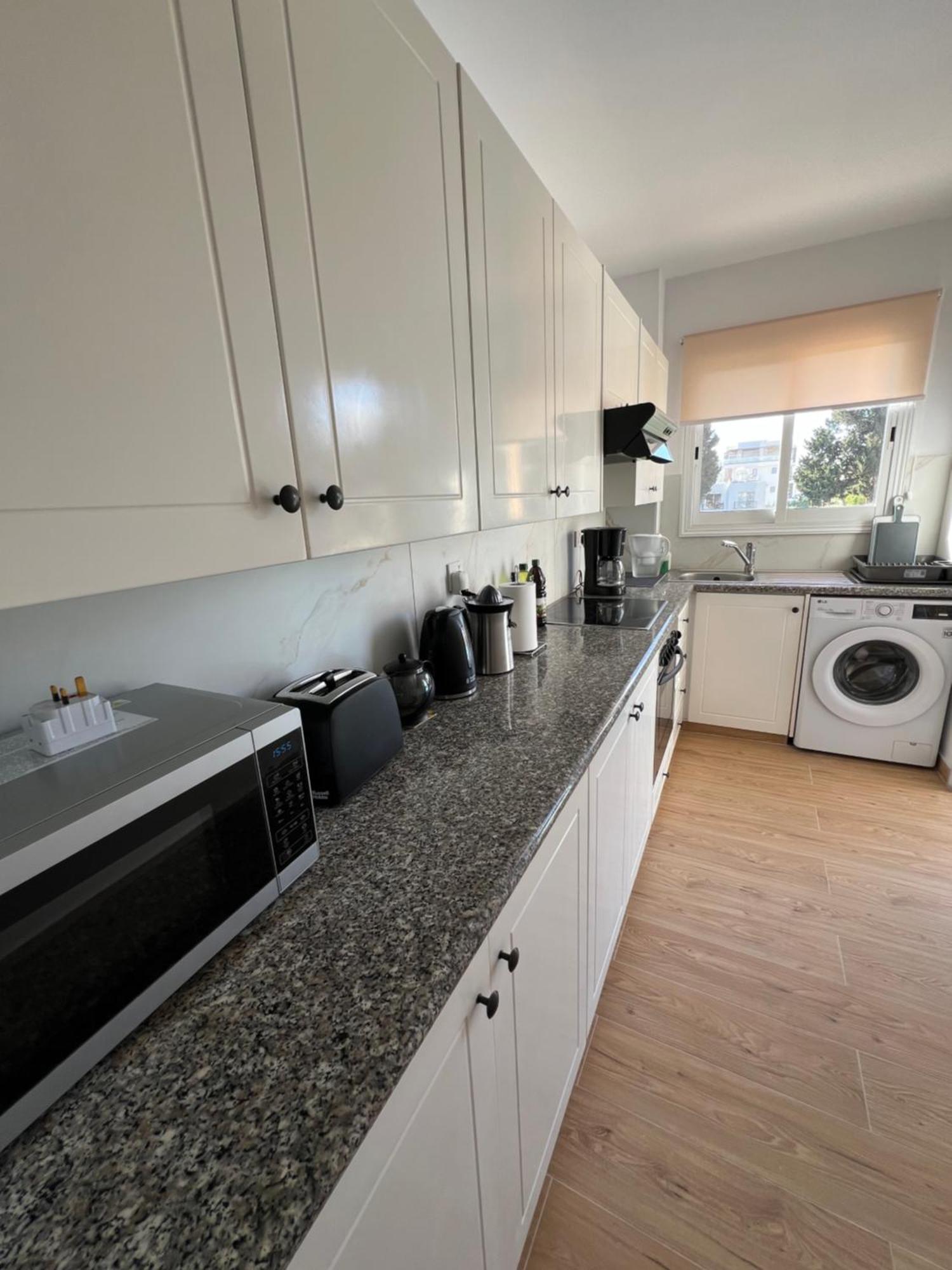 Iris Village Grand Apartment Paphos 外观 照片
