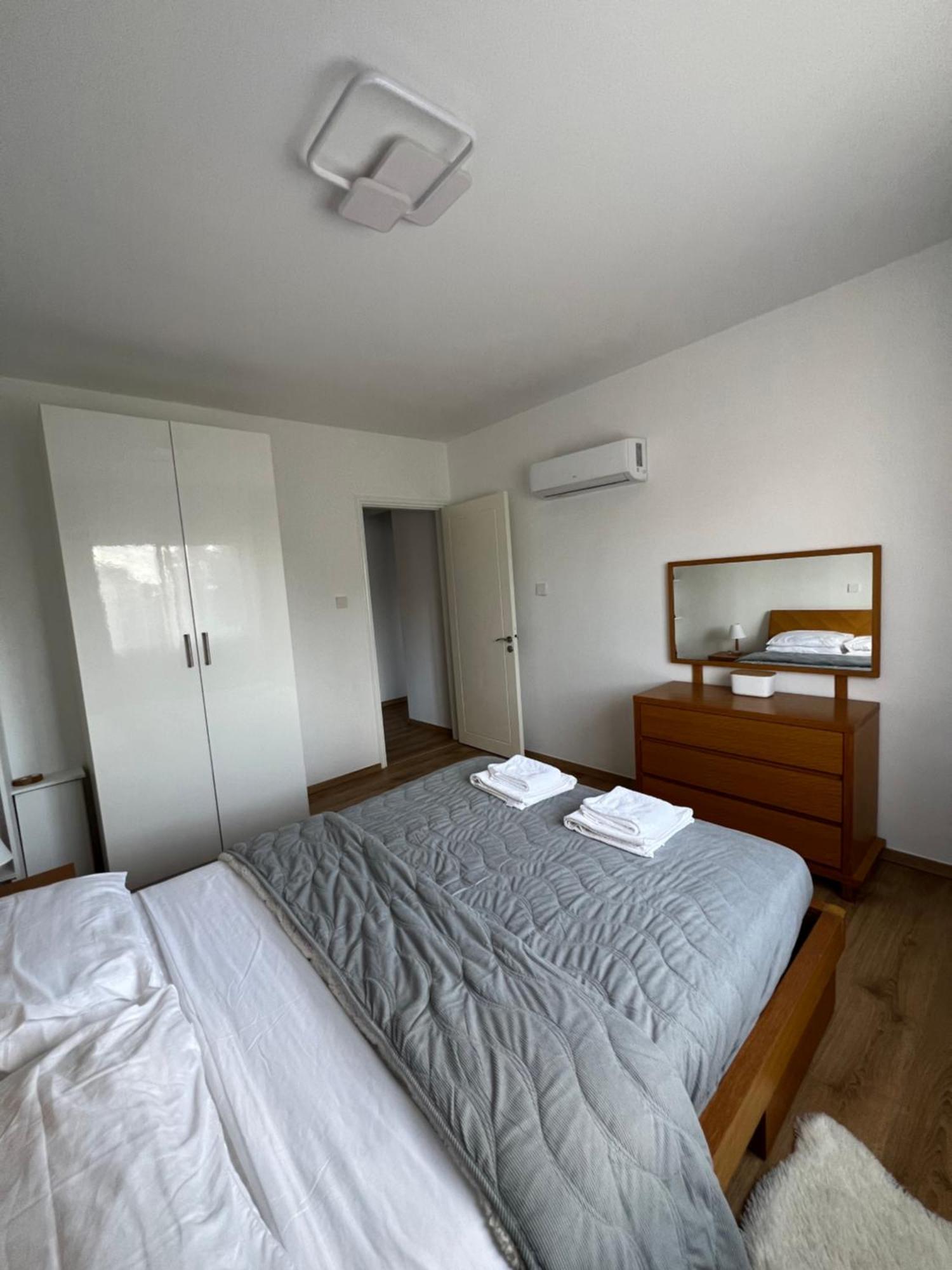 Iris Village Grand Apartment Paphos 外观 照片